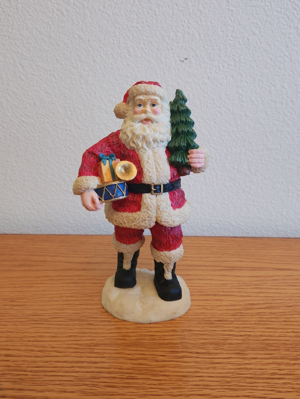 Department 56 Santa with Gifts and Tree